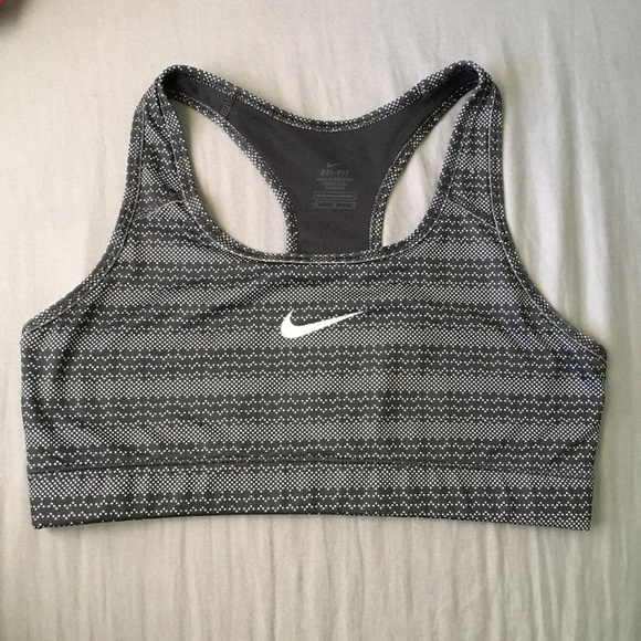 Nike sports bra - Picture 1 of 3